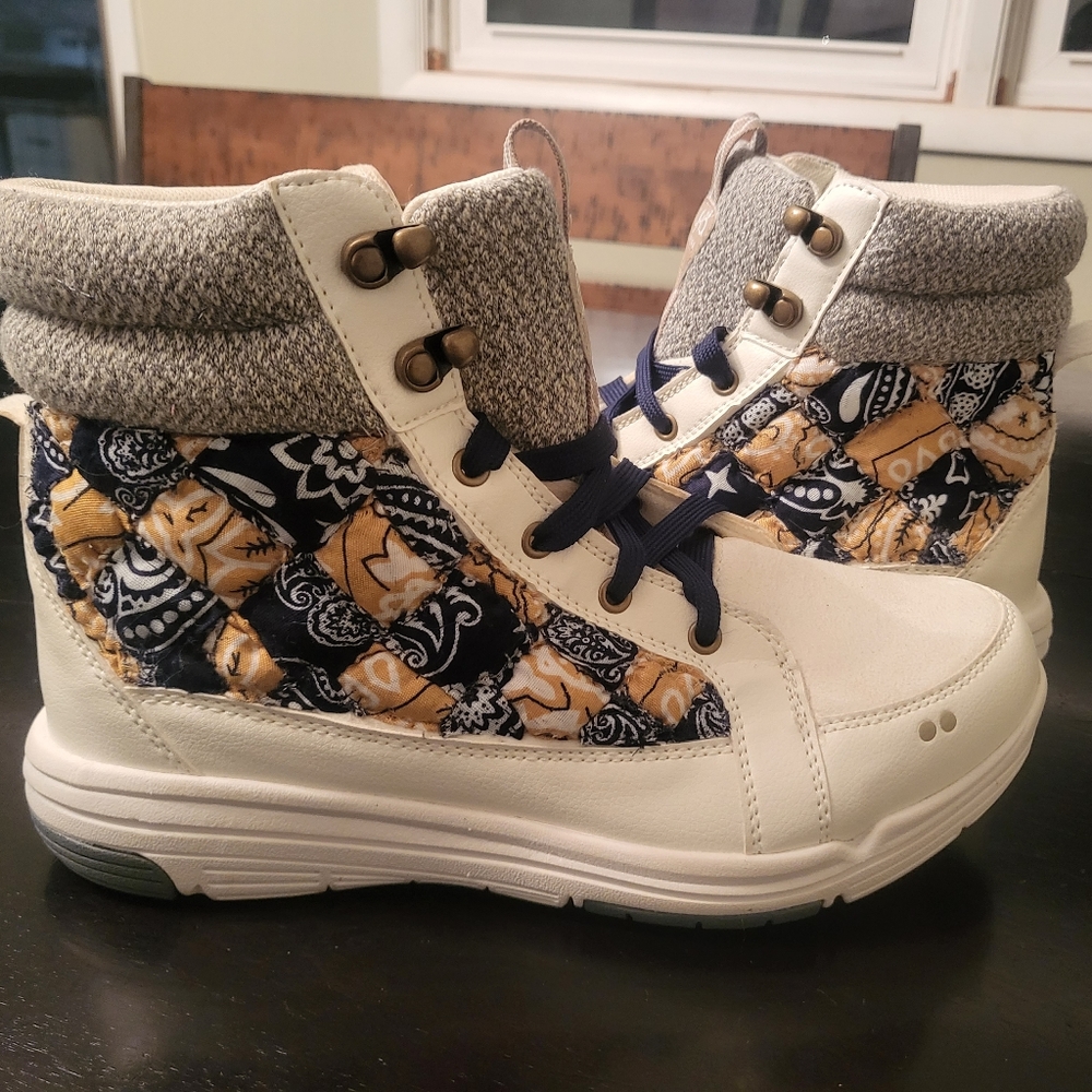 Custom made one of a kind (hand sued by me so I know it's the only pair)